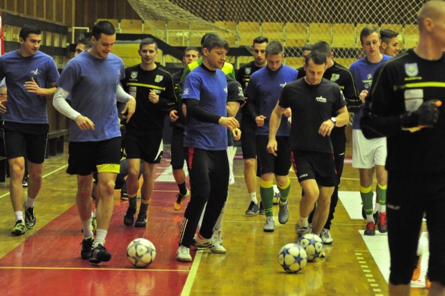 Piłkarze Siarki Tarnobrzeg zaczęli w czwartek przygotowania to wiosennej części sezonu.