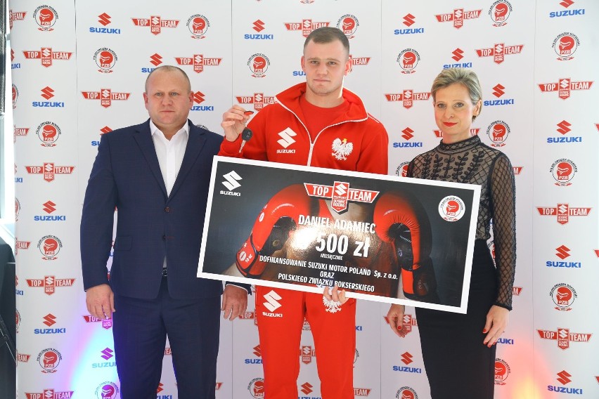 Jest nowy sponsor! Sandra Drabik, Bartosz Gołębiewski i Daniel Adamiec w Suzuki Top Team. Otrzymali Suzuki Vitara i stypendia [ZDJĘCIA]