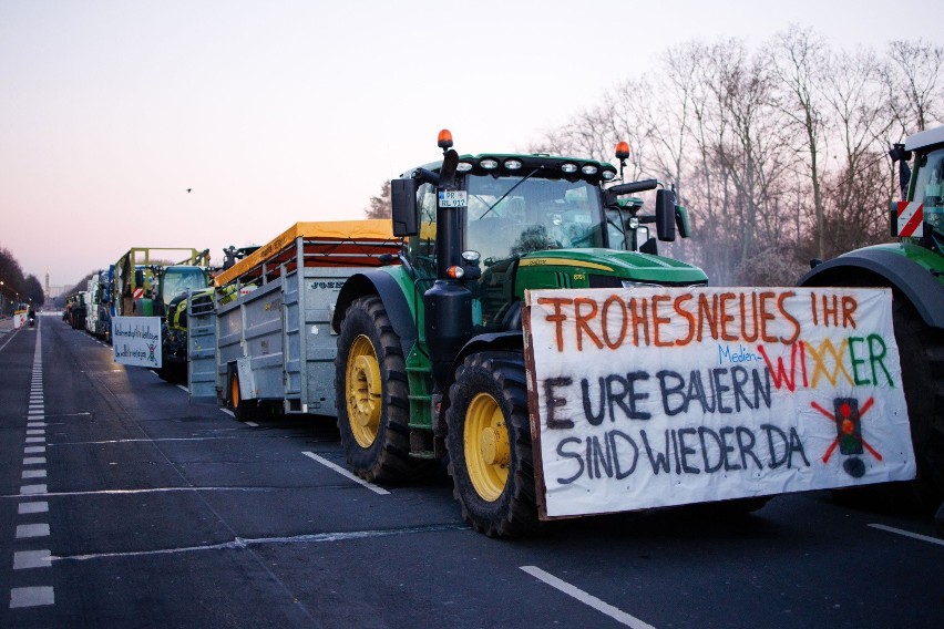 Rolnicy uczestniczą w ogólnokrajowym strajku w Niemczech w...