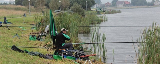 Finał znanych w środowisku wędkarskim zawodów odbył się nad zalewem w Wilkowie w gminie Bodzentyn.