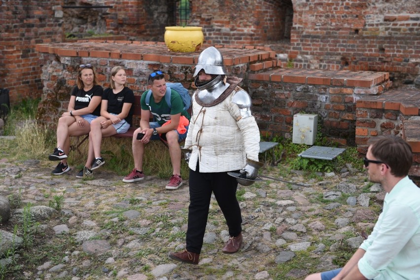 Toruń. Na zamku krzyżackim trwają pokazy walk rycerskich [Zdjęcia]