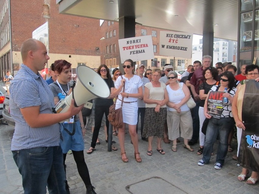 Wrocław, 10.07.2013, protest mieszkańców Brześcia w gminie...