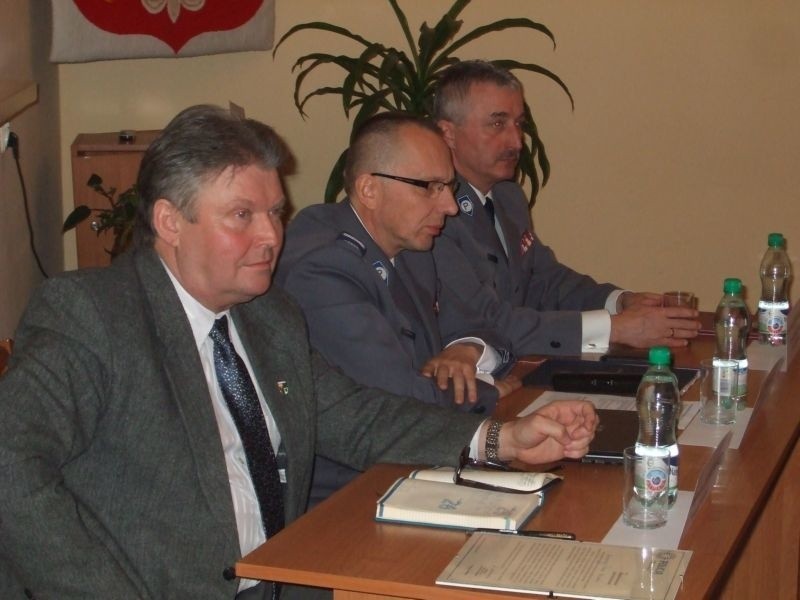 Od lewej: Starosta Ostrowski Zbigniew Kamiński, Zastępca...