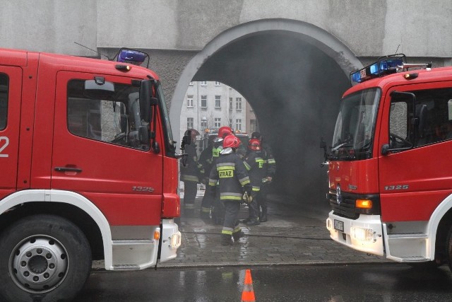 Około godz. 13. w piwnicy jednej z kamienic na ul. św. Wincentego wybuchł pożar. Strażacy szybko go ugasili, jednak dym przedostał się do bramy, wychodzącej na podwórko.