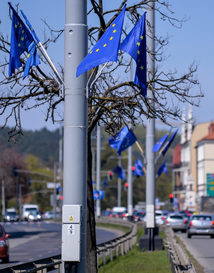 Unijne flagi wywieszone w Gdańsku kłują w oczy radnego PiS [ZDJĘCIA]