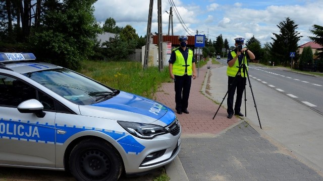 Policjanci z Szydłowca mierzyli prędkość na terenie Szydłowca i Jastrzębia.