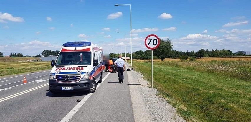 Groźny wypadek pod Wrocławiem. Jedna osoba ranna [ZDJĘCIA]