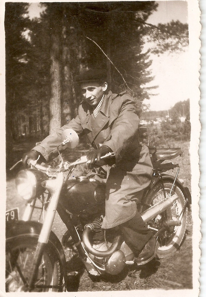 Zbigniew na victorii. Biłgoraj, 1956 rok