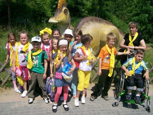 Olbrzymi korytozaur też chciałby chodzić do I klasy, razem z uczniami z Gielniowa.