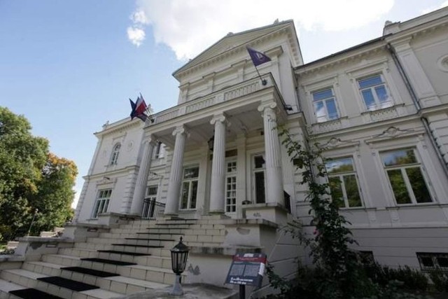 Pałac Lubomirskich w Białymstoku na sprzedaż. WSAP chce go sprzedać za 6,9 mln zł