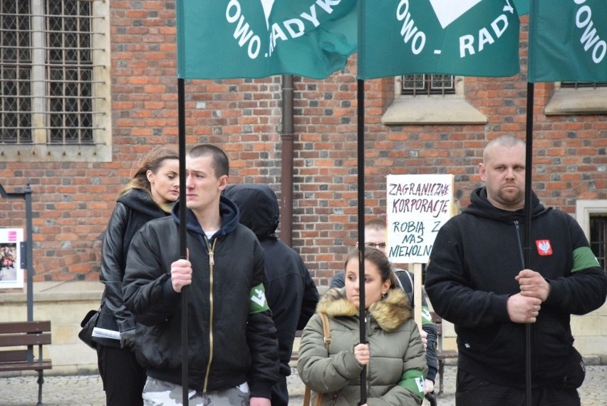 Narodowcy manifestowali przeciw zbyt dużej liczbie Ukraińców...