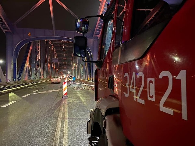 We wtorek o godz. 20:30 doszło do wypadku na moście Józefa Piłsudskiego w Toruniu.
