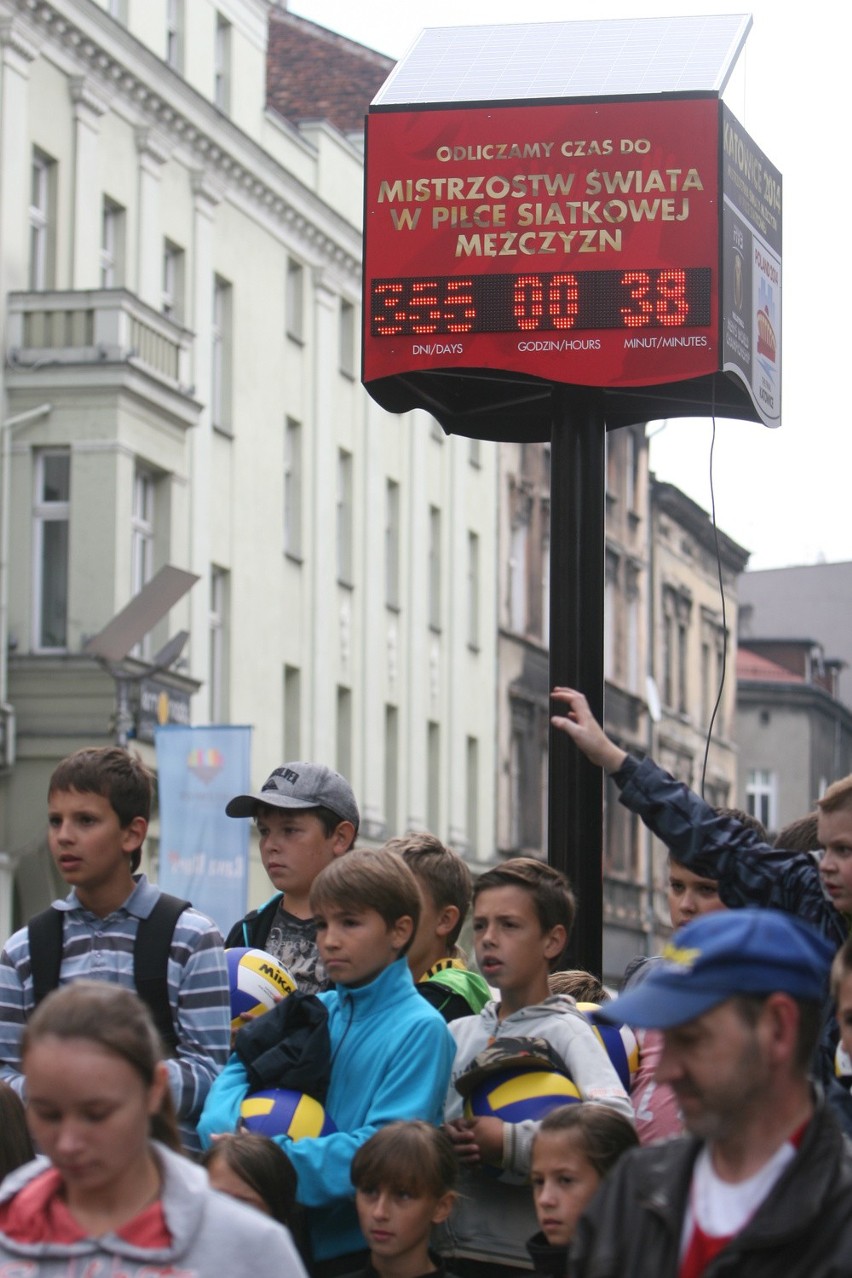 Katowice: na Mariackiej ruszył zegar mistrzostwa świata w siatkówce 2014 [NOWE ZDJĘCIA!]