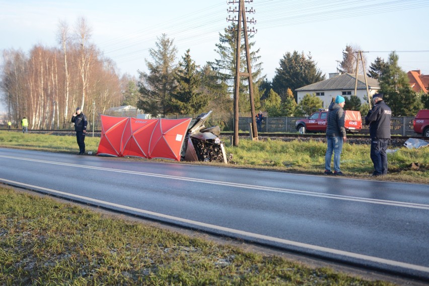 Do wypadku doszło na przejeździe kolejowym z sygnalizacją...