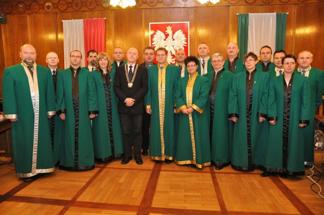 Radni Rady Miasta z kadencji w latach 2006-2010, którym dane było świętować 700-lecie Szczecinka w roku 2010.
