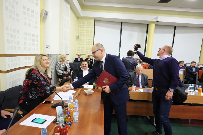 Podlaskie. PiS traci w sejmiku większość? Radny Sebastian Łukaszewicz odchodzi z partii. Wybrał nowe ugrupowanie