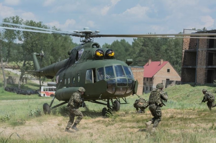Do wypadku śmigłowca wojskowego Mi-17 należącego do 25....
