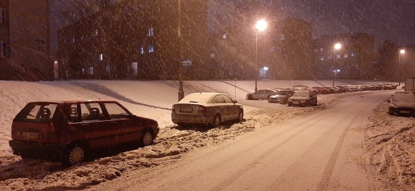 Ślisko na drogach województwa śląskiego. IMGW wydał...