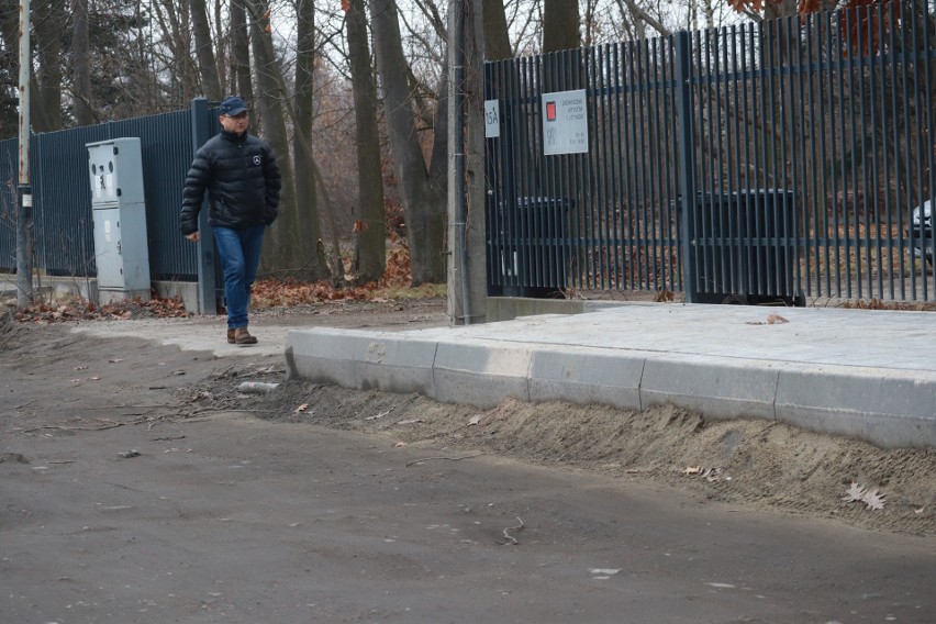 Remont Morgowej w Łodzi. Drogowcy odcięli wjazd do posesji a mieszkańcy zablokowali prace