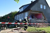 Katastrofa budowlana w Juchowie koło Szczecinka. Zawaliła się ściana domu [ZDJĘCIA, WIDEO]