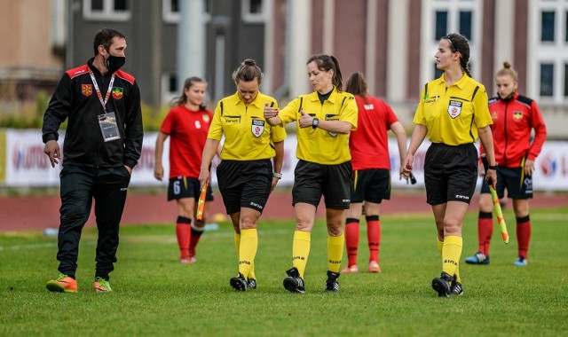 Zawodniczki Rolnika Głogówek zaliczyły falstart. Pierwszy mecz w sezonie zakończył się porażką 2-7.