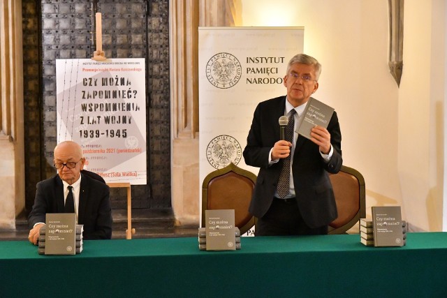O książce opowiadali prof. Włodzimierz Suleja, oraz senator Stanisław Karczewski