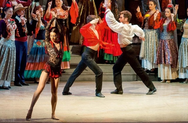 Artyści Narodowego Teatru Opery i Baletu Odessy w widowisku „Gala najpiękniejszych arii operetkowych”.