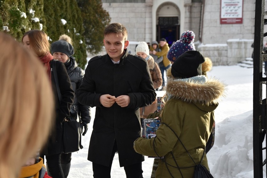 WOŚP 2019: Wolontariusze kwestowali też w Białce Tatrzańskiej i Nowym Targu [ZDJĘCIA]