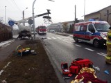 Tragiczny wypadek w Glinicy na DK11. Ciężko ranny zmarł w szpitalu. Ciężarówka z węglem uderzyła w podnośnik
