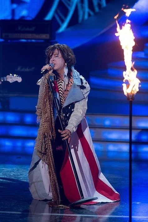 Mateusz Matti Jakubiec jako Steven Tyler (fot. Maciej Zawada/Polsat)