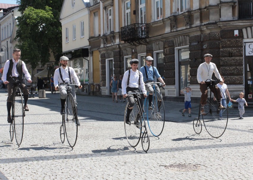 Radomskie Towarzystwo Retrocyklistów zorganizowało Festyn Retro Rowerowy w Radomiu