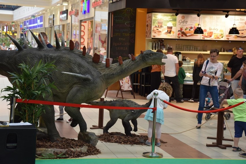 Dinozaury śmieszą i straszą w Galerii Jurajskiej