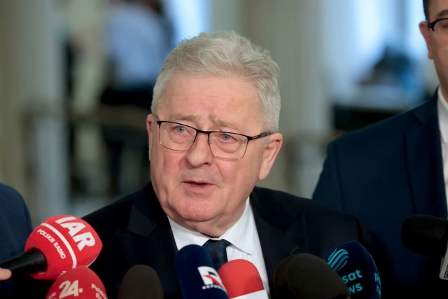 - Będziemy chcieli wspomagać rolników, ale wiemy też, jaka jest sytuacja w budżecie - przyznaje minister Siekierski.