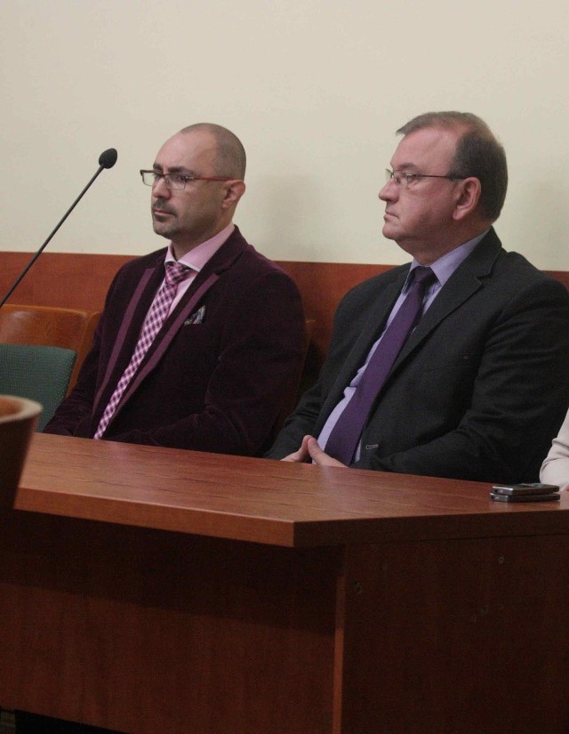 Marek Borowik (z prawej) będzie wiceprezydentem Zawiercia ds. gospodarczych. Obok skarbnik miasta, Arkadiusz Ilski.