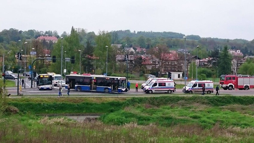 Kraków. Wypadek autobusu i ciężarówki