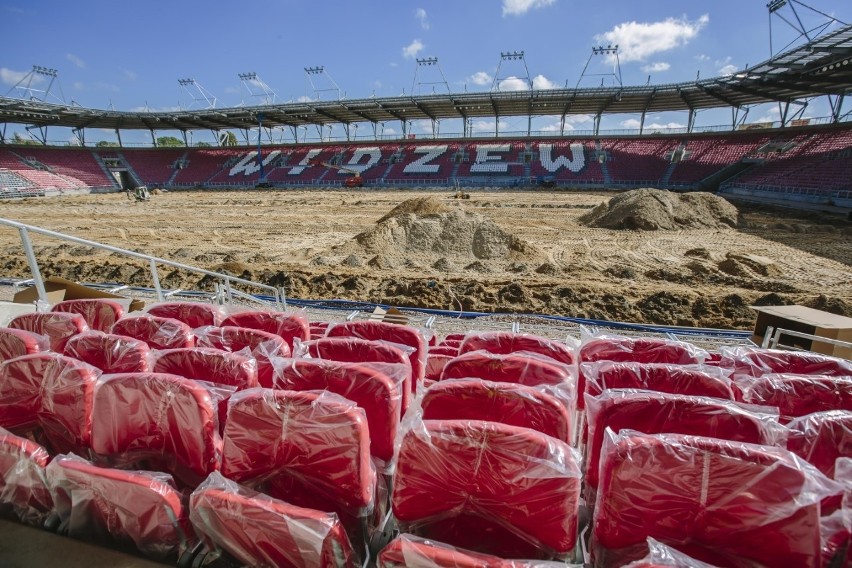 Stadion Widzewa: murawa już czeka, ale na gwiazdy, nie na Parmę