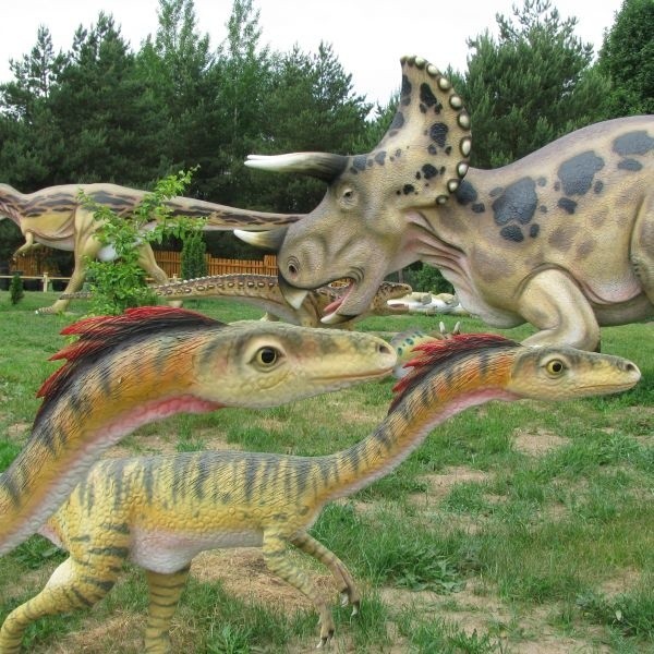 Rodzina diznozaurów już zamieszkała w Jurowcach