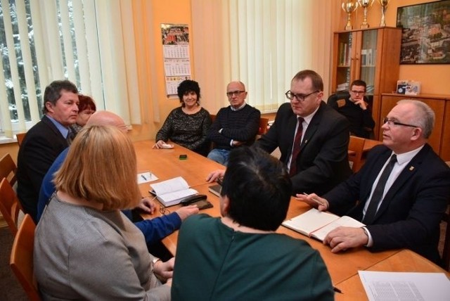 Zdaniem urzędników wypracowane rozwiązanie uwzględnia dobro dziecka, rodziców i nauczycieli.