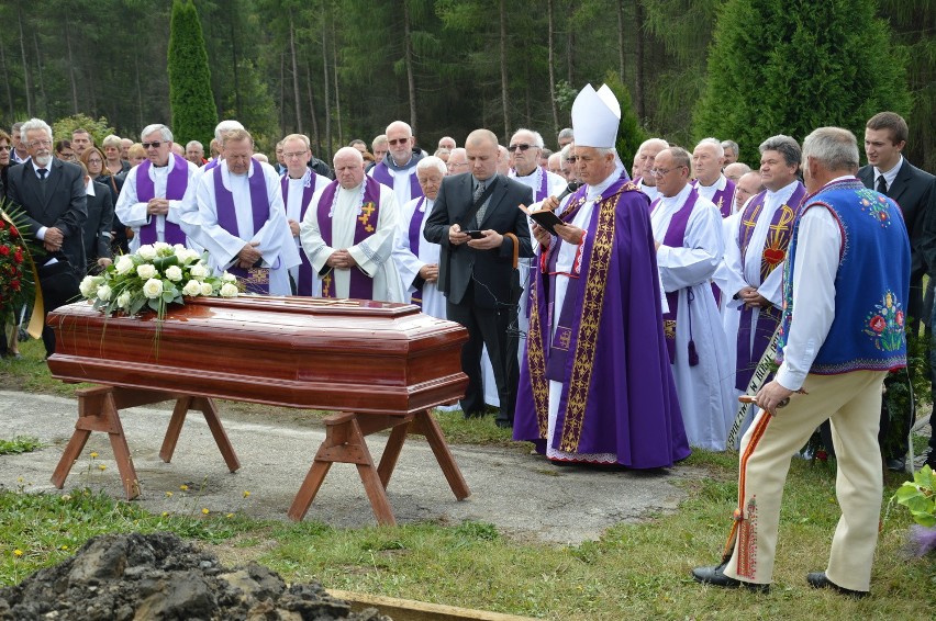 Pogrzeb byłego arcybiskupa Józefa Wesołowskiego w Czorsztynie [ZDJĘCIA]