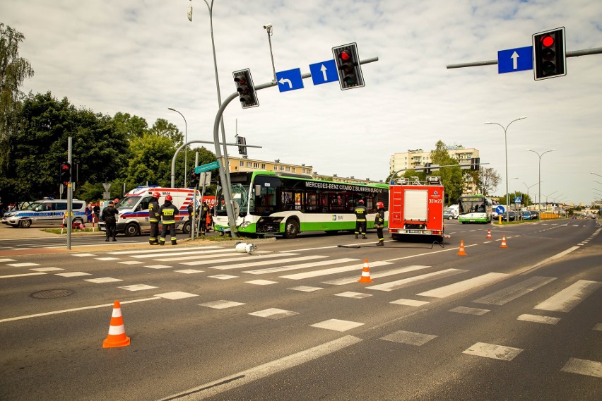 Wypadek autobusu w Białymstoku. Na skrzyżowaniu ulic...