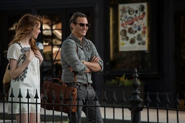 Piękna Emma Stone i "Nieracjonalny mężczyzna" w nowym filmie Woody'ego Allena [ZDJĘCIA]