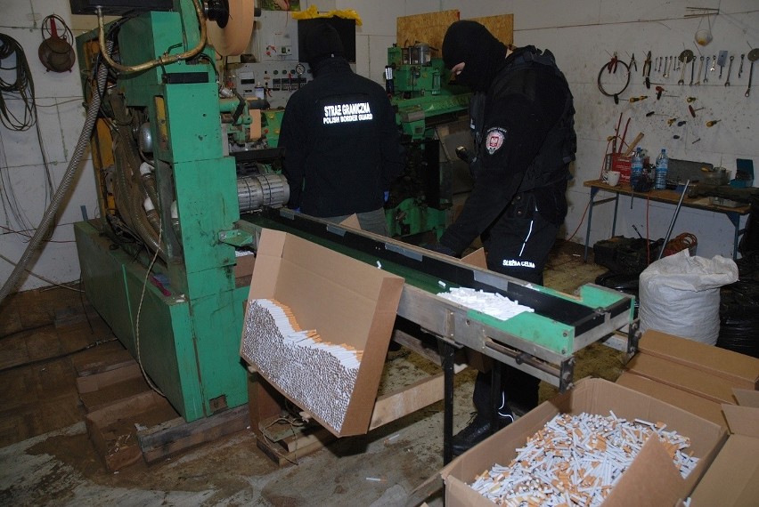 Produkowali 3 tys. sztuk papierosów na minutę (zdjęcia)