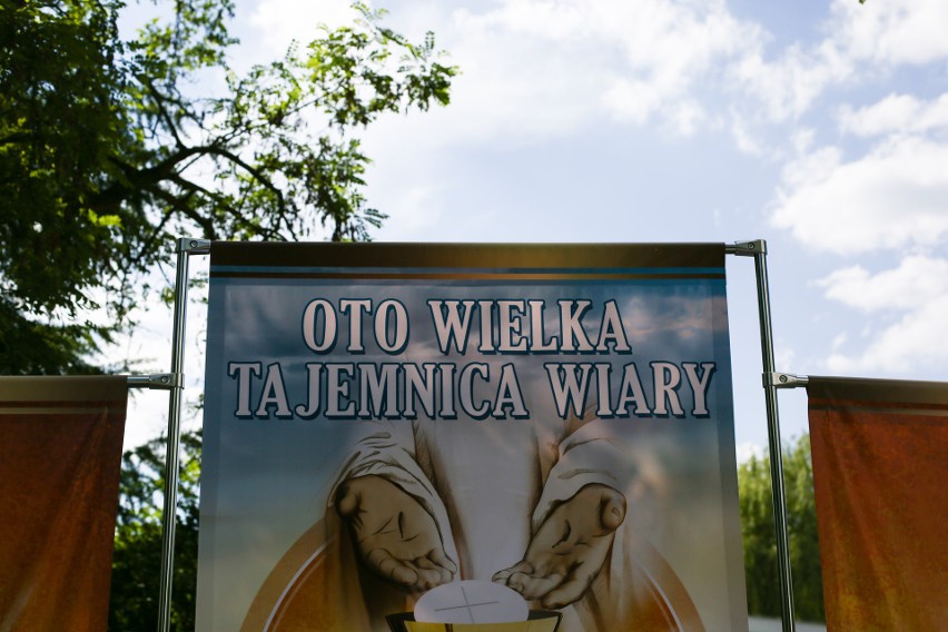 Sprawdziliśmy, jak wyglądały ołtarze na Boże Ciało w różnych miejscach w Krakowie [ZDJĘCIA]