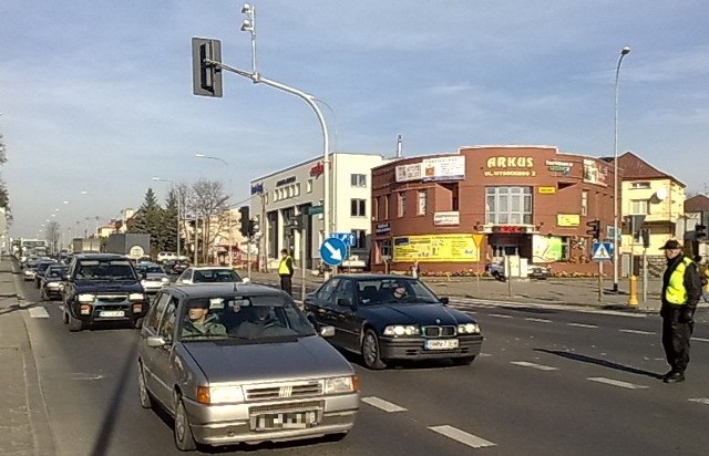 policja podczas akcji wykorzystuje 130 mundurowych