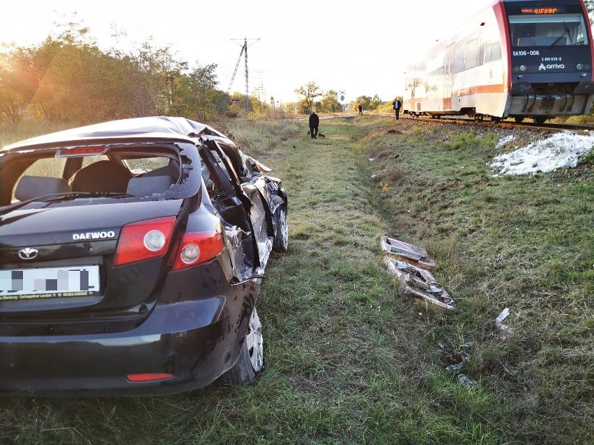 Do zderzenia samochodu z pociągiem w Grębocinie n. Strugą...