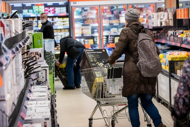 Jak podkreślono, konsumenci, którzy kupili tę konkretną wędlinę, nie powinni jej spożywać.