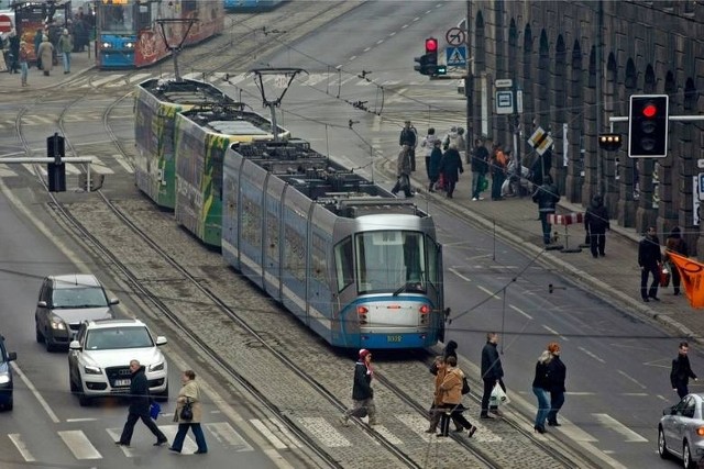 Od soboty, z powodu remontu zwrotnic na skrzyżowaniu Piłsudskiego/Świdnicka, pasażerów MPK dotyka tramwajowa rewolucja