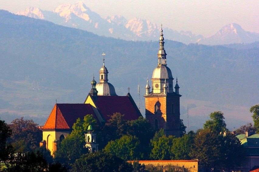 Parafia pod wezwaniem Świętej Małgorzaty, Plac Kolegiacki 1...