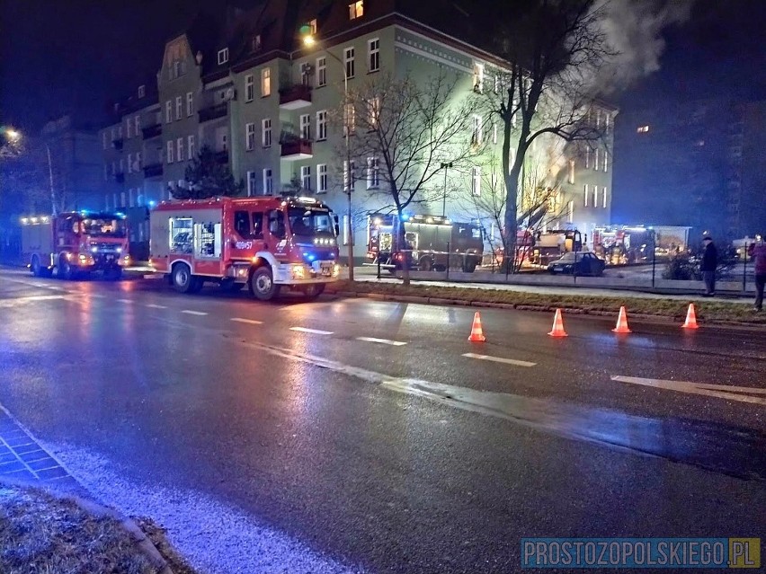 Pożar w budynku wielorodzinnym w Brzegu.