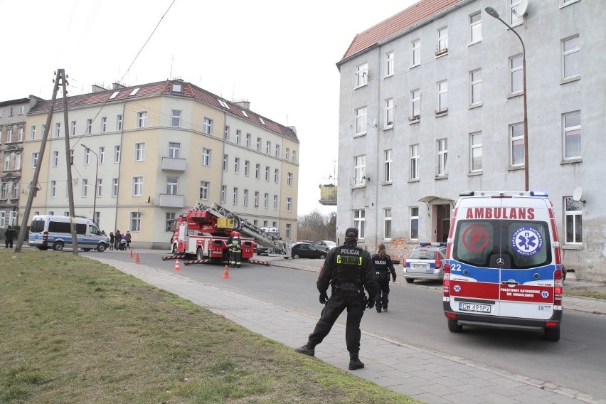 Wrocław: Rodzinna awantura na Brochowie. Z nożem w ręku groził ojcu i policjantom (ZDJĘCIA)